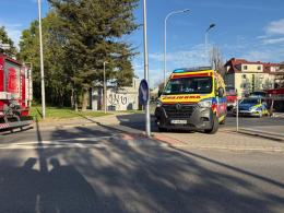 Zderzenie na przejeździe kolejowym przy ulicy Luboszyckiej. Wstrzymano ruch pociągów