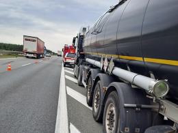 Kolizja dwóch ciężarówek na A4. Zablokowany prawy pas w kierunku Wrocławia