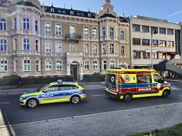 Samochód wjechał na plac budowy potrącając pieszych
