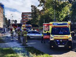 Samochód wjechał na plac budowy potrącając pieszych