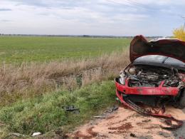 Dachowanie samochodu na drodze do Objazdy. 18-latka trafiła do szpitala, droga zablokowana