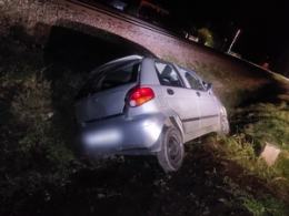 23-latek miał zabrać wędki z samochodu kolegi. Zamiast tego wylądował w rowie