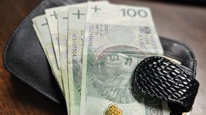 Polacy oszczędzają i inwestują w czasach inflacji. RAPORT