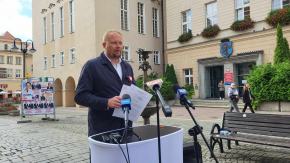 Witold Zembaczyński pyta, dlaczego fundacja powiązana z Kukizem produkuje broszury do szkół