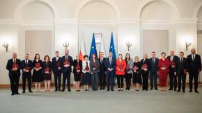 Wybrano nowych ministrów. Czym zasłużyli sobie na 50 tys. zł odprawy po 2 tygodniach pracy?