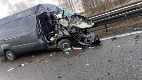Wypadek na autostradzie A4. Bus najechał na ciężarówkę