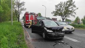 Zderzenie dwóch pojazdów na ulicy Wrocławskiej.  Trzy osoby w podeszłym wieku hospitalizowane