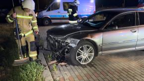 Policja poszukuje kierowcy Audi, który wjechał w bariery na wiadukcie na Niemodlińskiej 
