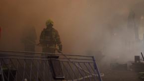 Duża akcja gaśnicza w Raskach: Ogień przydomowych zabudowań