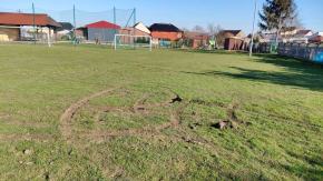 Zniszczone boisko w Głogówku - sprawcą 15-latek 