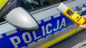Po służbie zatrzymał pijanego kierowcę, a pasażer okazał się być poszukiwany