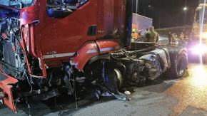 Nocna akcja służb na A4. Spłonął tir przewożący meble