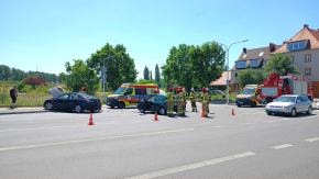 Zderzenie dwóch aut w centrum Opola. Jedna osoba trafiła do szpitala