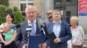 Włodzimierz Skalik o wydatkach miasta i promocji LGBT na przystankach