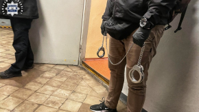 Napadł na kobietę i ukradł m.in. szminkę. Teraz może pójść na 15 lat do więzienia