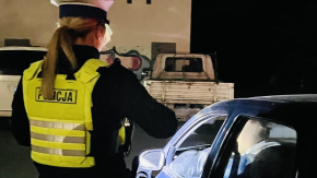Zauważył auto jadące zygzakiem, zgłosił to na policję. Kobieta za kółkiem miała 2 promile