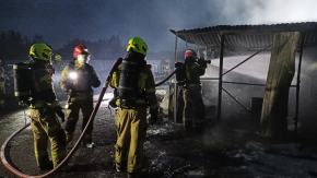 Pożar garaży w Gogolinie. Płonęły trzy blaszaki na terenie zakładu