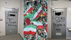 Pamiątka po meczu z Wrocławiem - zdewastowane toalety stadionowe