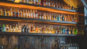 Rząd szykuje drastyczną podwyżkę akcyzy na alkohol - branża w szoku