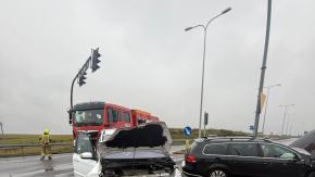 Wypadek na skrzyżowaniu DK40 i DK45. Do szpitala trafiło dziecko i osoba dorosła