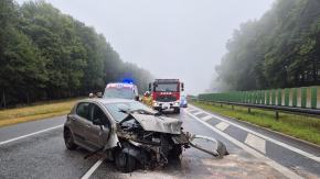 Wypadek na A4 w kierunku Wrocławia - auto uderzyło w bariery