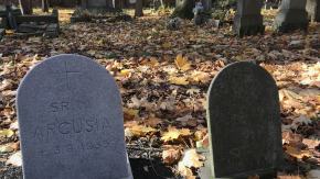 "Ocalić od zapomnienia. Sprawdzamy jak idzie postęp renowacji cmentarza przy ul. Wrocławskiej