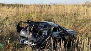 Oślepiony przez słońce uderzył w drzewo