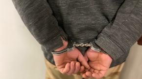 Nyskie policjantki z drogówki zatrzymały poszukiwanego i jeżdżącego na zakazie mężczyznę