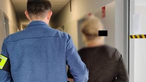 Nie dość, że poszukiwana to i zaopatrzona. 40-latka w więzieniu