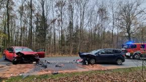 Zderzenie dwóch samochodów na trasie Korfantów-Sowin