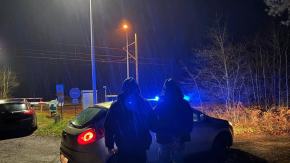 Kierowca pod wpływem narkotyków uderzył w drzewo. Świadek uniemożliwił mu odjazd