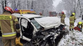  Uważajcie na drogę! Niedostosowanie prędkości przyczyną wypadku na DW 408