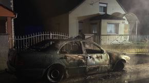 Nocna interwencja straży w Dylakach. Spłonął samochód na ul. Fabrycznej