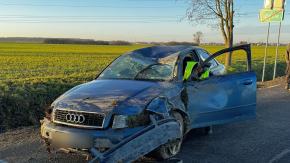 Opole-Sławice: zderzenie na ul. Opolskiej. Jedno z aut dachowało, lądował LPR