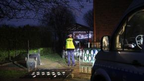 7-latek uruchomił auto i potrącił młodszą siostrę. Wypadek na ul. Torowej w Mechnicach