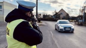 Kierujący audi przekroczył prędkość o prawie 70 km/h