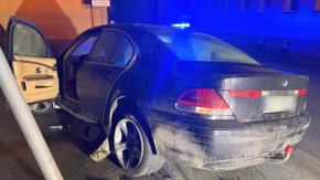 BMW wypadło z drogi w Ozimku. Kierowca porzucił auto