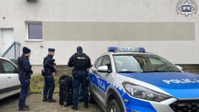 Podejrzana torba przy budynku w Namysłowie