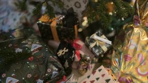 Dlaczego w jednych domach prezenty przynosi Mikołaj, w innych Aniołek, Gwiazdor albo... Gwiazdka?