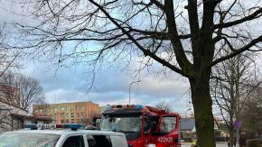 Ulatniający się gaz w budynku przy ul. Archimedesa. Jedna osoba trafiła pod opiekę ratowników