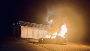 Podpalili BMW na osiedlowym parkingu. Para zatrzymana przez policję