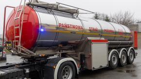 PSP Głubczyce z nowym sprzętem. Cysterna na 23 tys. litrów wody w służbie ratownictwa