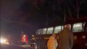 Zderzenie autobusu i dwóch samochodów osobowych- trzy osoby poszkodowane