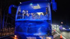 Zderzenie autobusu i dwóch samochodów osobowych- trzy osoby poszkodowane