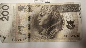 61-latek chciał zapłacić "souvenirem". Grozi mu do 8 lat więzienia