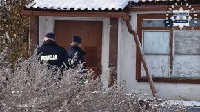 Leżał w śniegu przy drodze. Został uratowany dzięki reakcji świadka