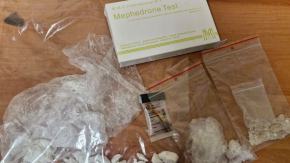 Ponad 1200 porcji narkotyków w jednym aucie. Zatrzymani kierowca i dwie pasażerki