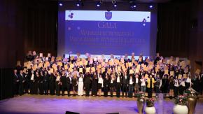 438 uczniów i uczennic ze stypendiami marszałka