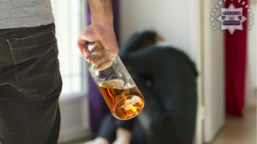 Znęcał się nad ciężarną żoną - poniżał, szarpał, bił i dusił