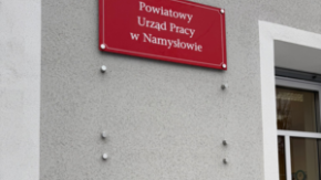 Od 25 lat szukał zatrudnienia, w końcu ukradł tablicę urzędu pracy